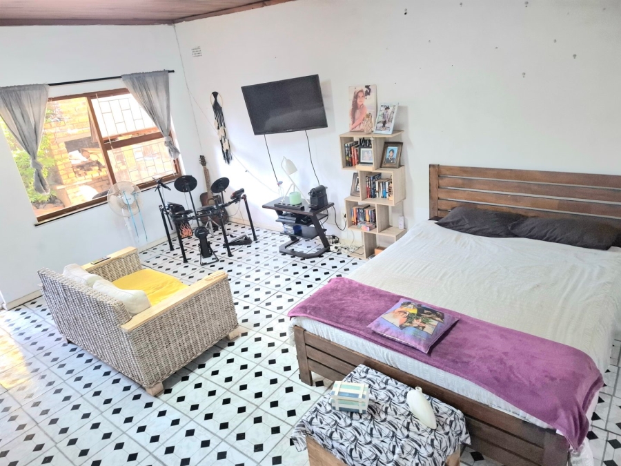 5 Bedroom Property for Sale in Oakdale Western Cape